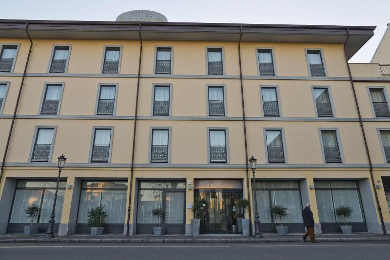 Hotel Cavour By Lvg Hotel Collection Novara Esterno foto