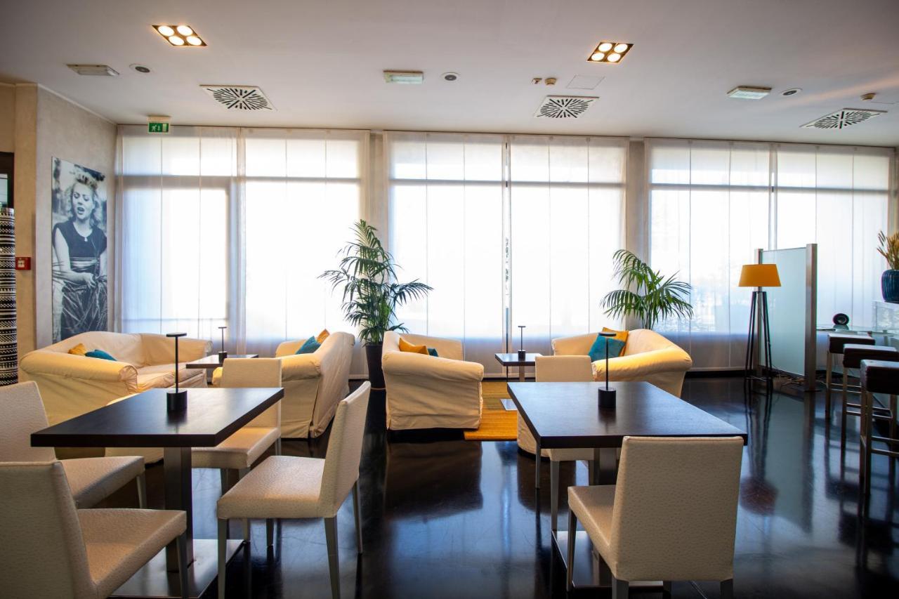 Hotel Cavour By Lvg Hotel Collection Novara Esterno foto