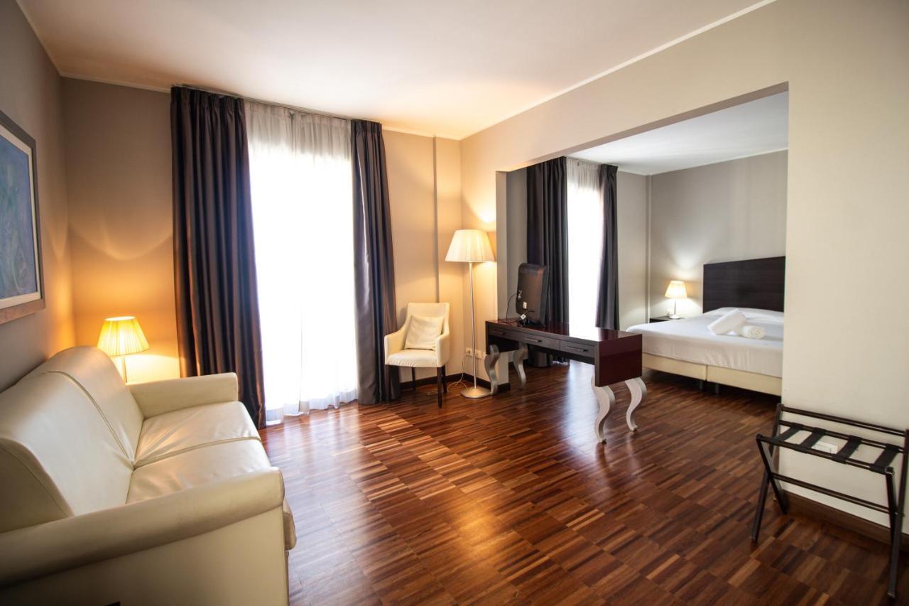Hotel Cavour By Lvg Hotel Collection Novara Esterno foto