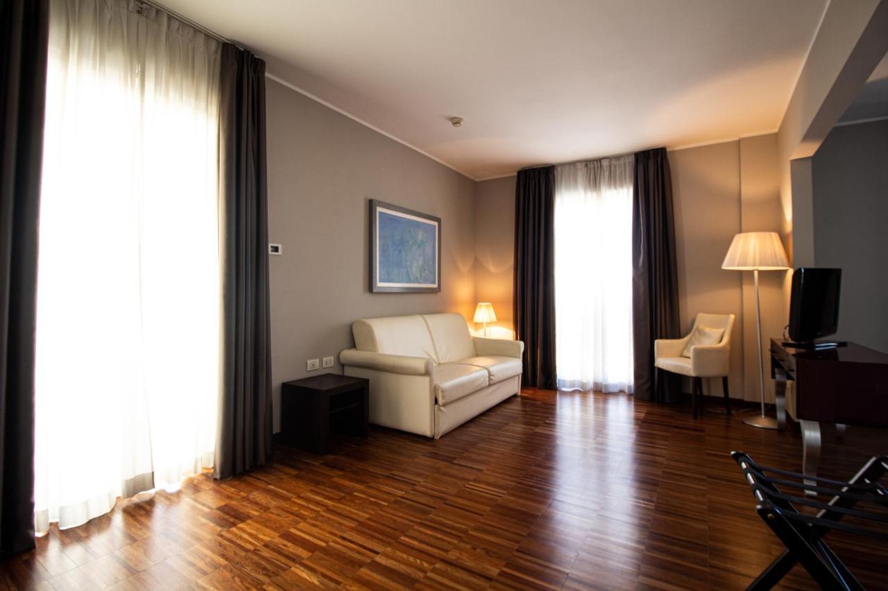 Hotel Cavour By Lvg Hotel Collection Novara Esterno foto