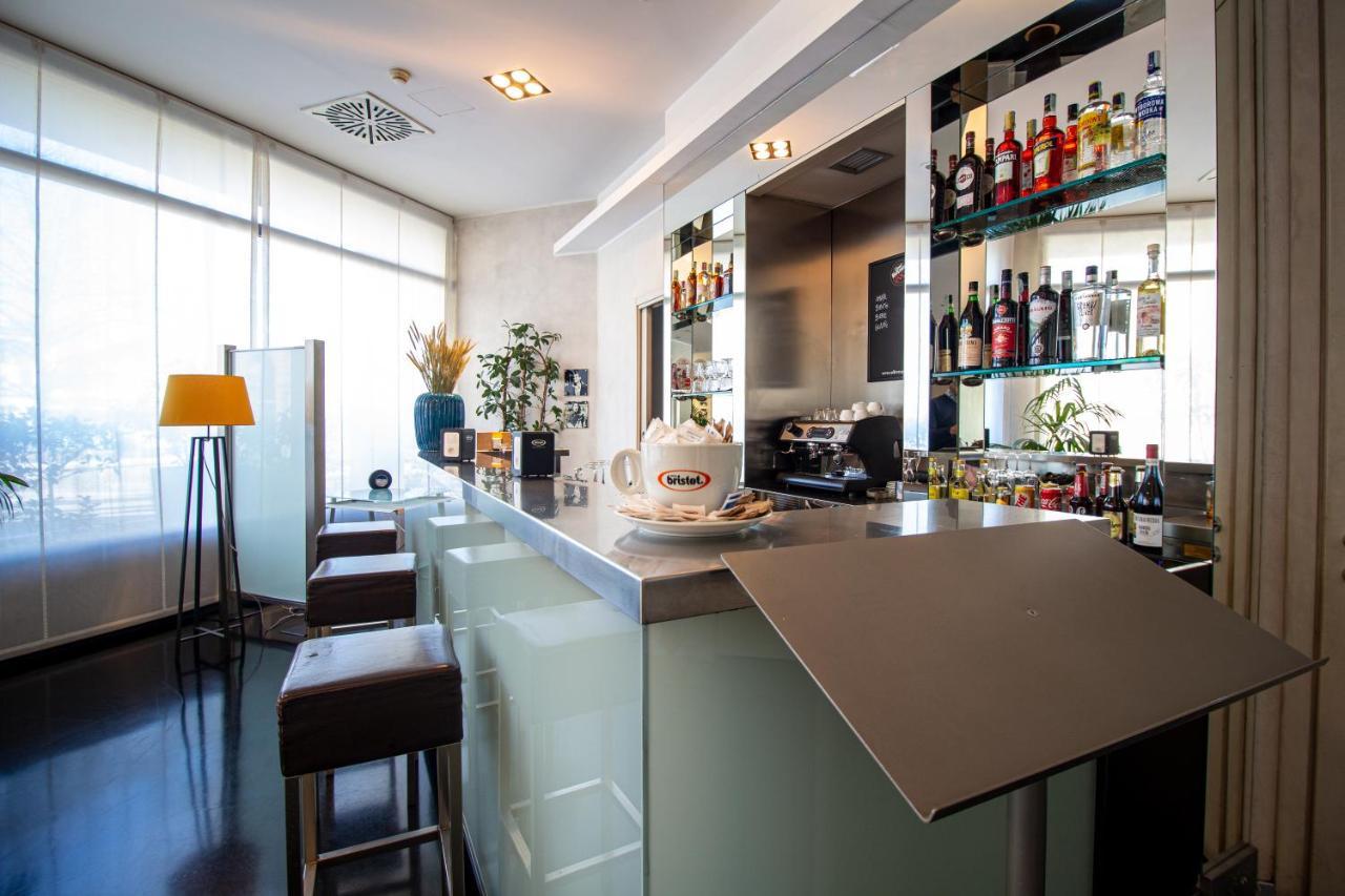 Hotel Cavour By Lvg Hotel Collection Novara Esterno foto
